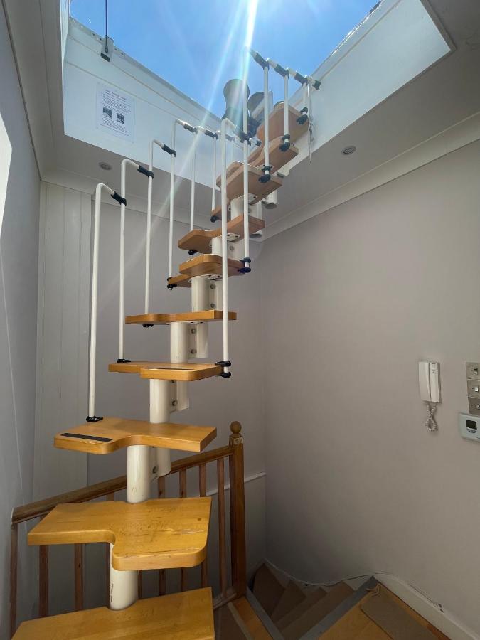 Sunny 2 Bedroom, 2 Bathroom Apartment With Roof Terrace 런던 외부 사진